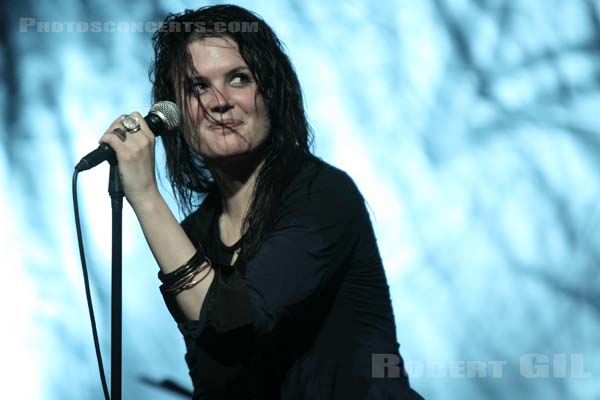 THE DEAD WEATHER - 2009-06-29 - PARIS - La Cigale - Alison Nicole Mosshart